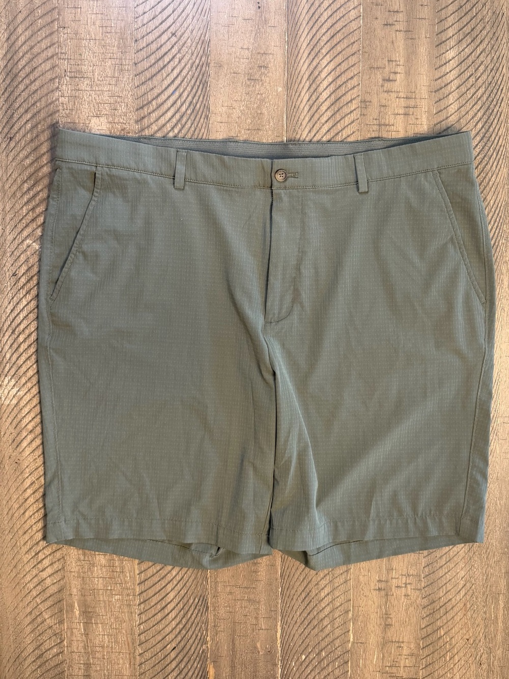 Greg Norman quick dry shorts Men’s size 40